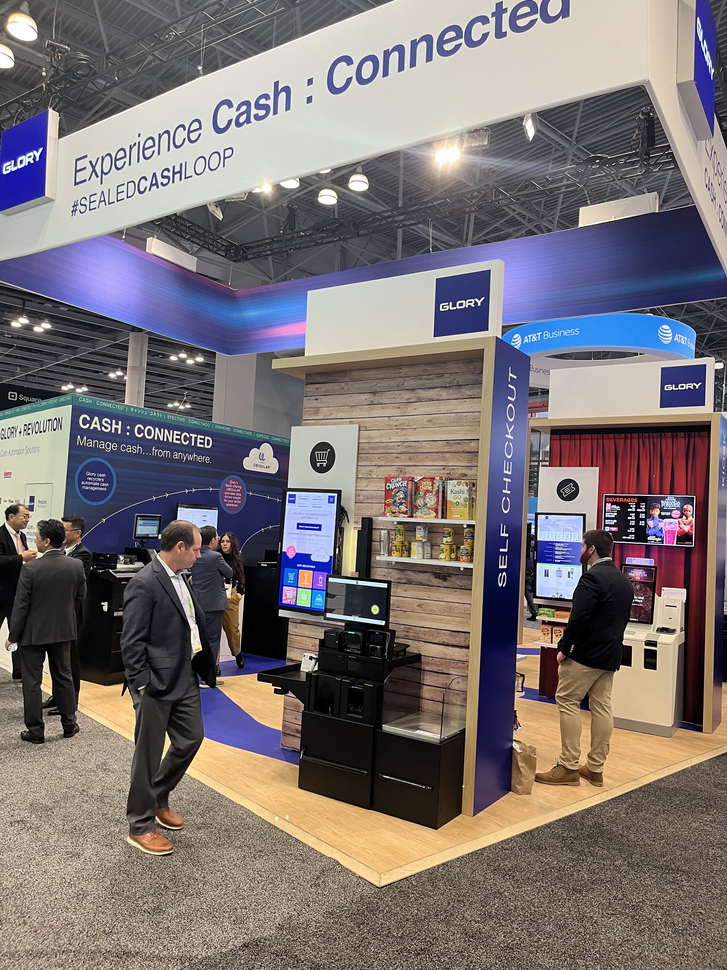 Experience Cash: Connected display at the 2023 NRF Big Show.